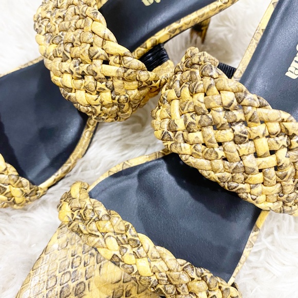 Cult Gaia Kal Sandal in Canary Color - Picture 3 of 10